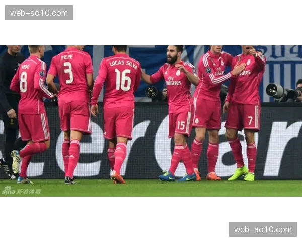 勒沃库森客场控球率不足三成，中场失势导致全面被动